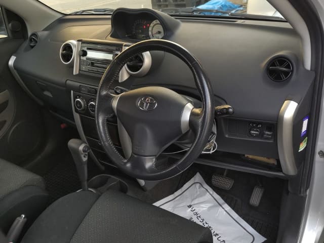 TOYOTA IST thumbnail 3