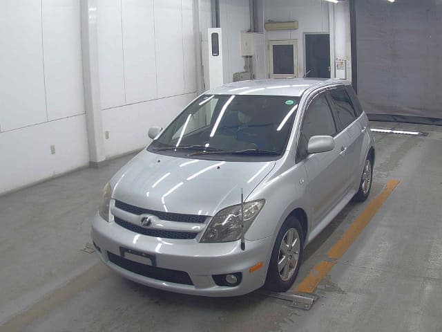 2005 TOYOTA IST
