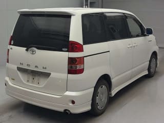 2003 TOYOTA Noah