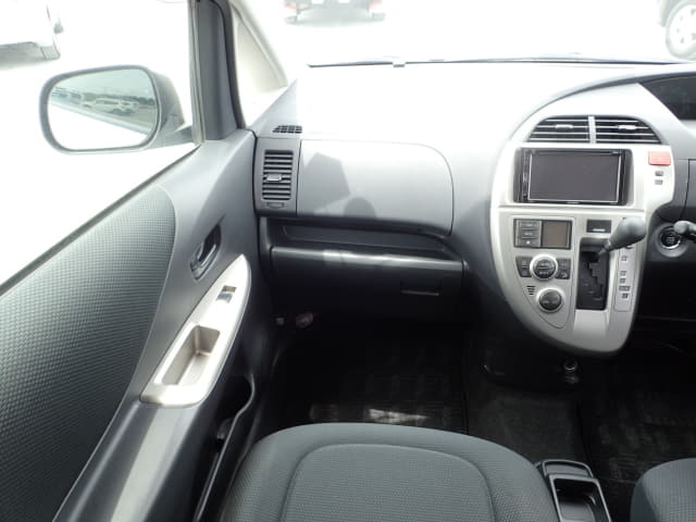 TOYOTA Ractis thumbnail 32