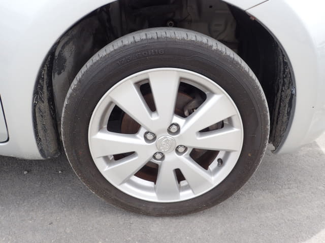 TOYOTA Ractis thumbnail 12
