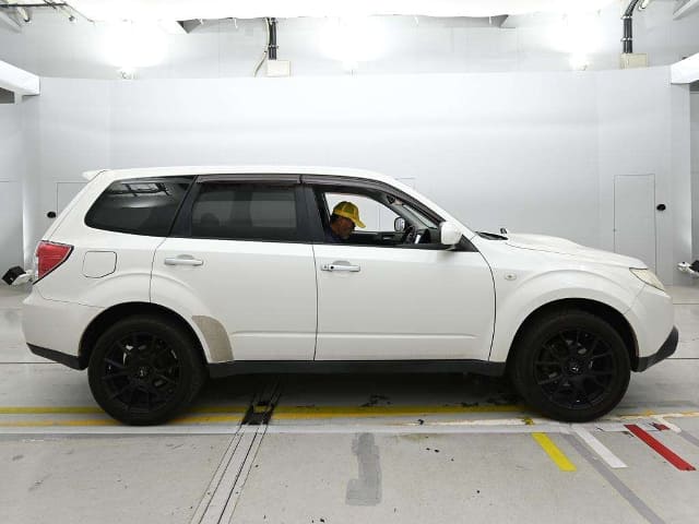 SUBARU Forester thumbnail 3