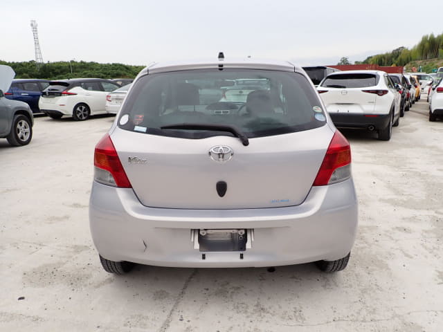 TOYOTA Vitz thumbnail 4