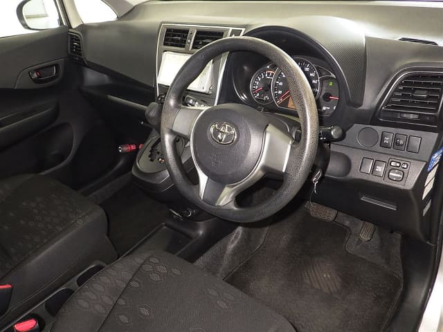 TOYOTA Ractis thumbnail 3