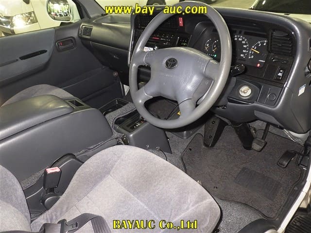 TOYOTA Hiace Van thumbnail 3