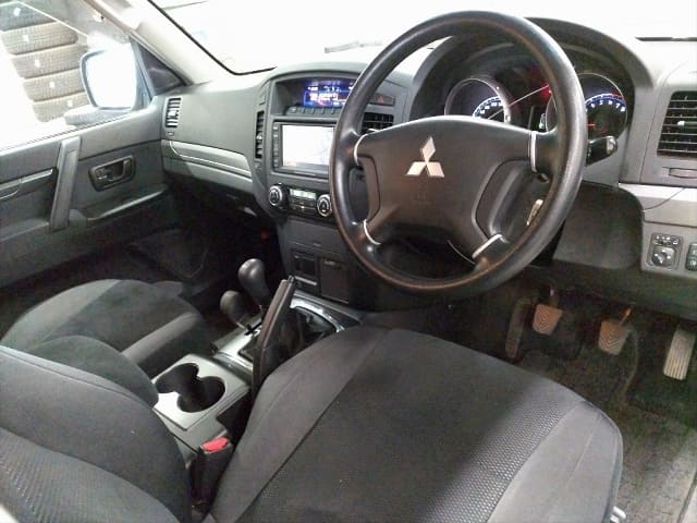 MITSUBISHI Pajero thumbnail 4