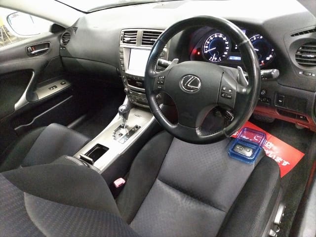 LEXUS IS thumbnail 4