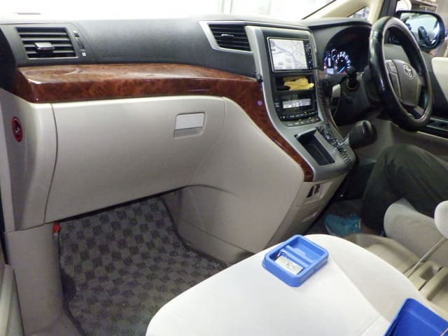 TOYOTA Alphard thumbnail 3