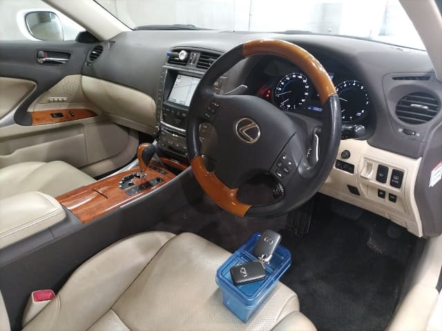 LEXUS IS thumbnail 3