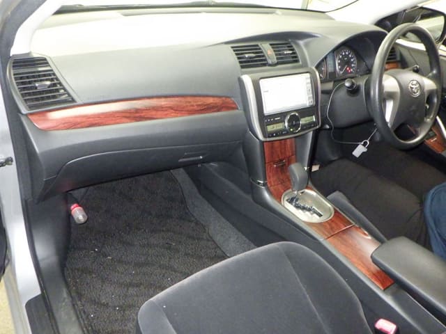 TOYOTA Premio thumbnail 4