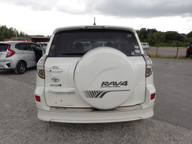 TOYOTA RAV4 thumbnail 4