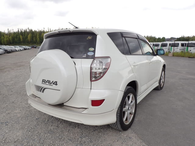 TOYOTA RAV4 thumbnail 5