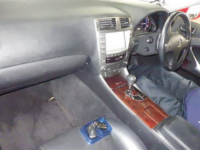 LEXUS IS thumbnail 3