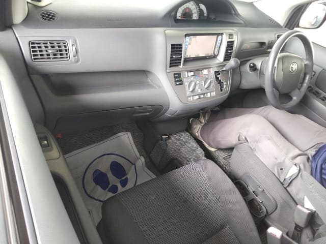 TOYOTA Raum thumbnail 3