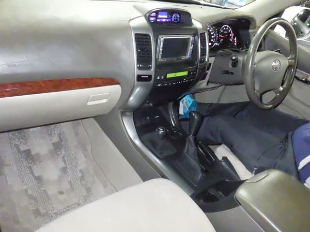 TOYOTA Land Cruiser Prado thumbnail 3