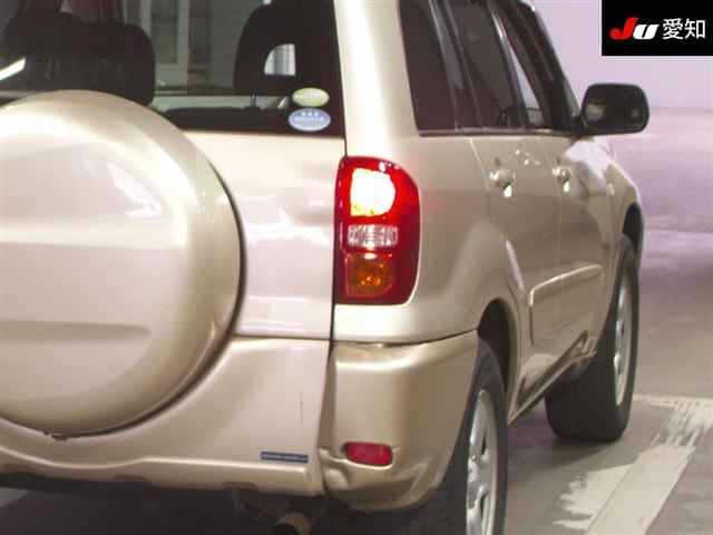 TOYOTA RAV4 thumbnail 8