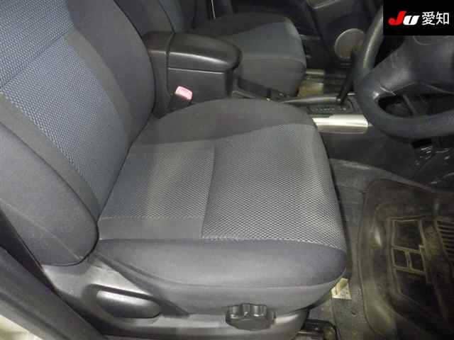 TOYOTA RAV4 thumbnail 6