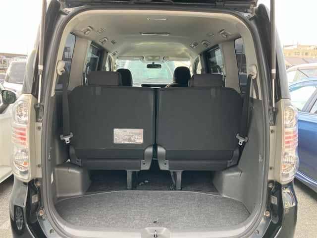 TOYOTA Voxy thumbnail 6