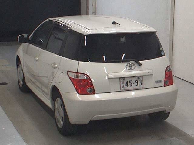 TOYOTA IST thumbnail 4