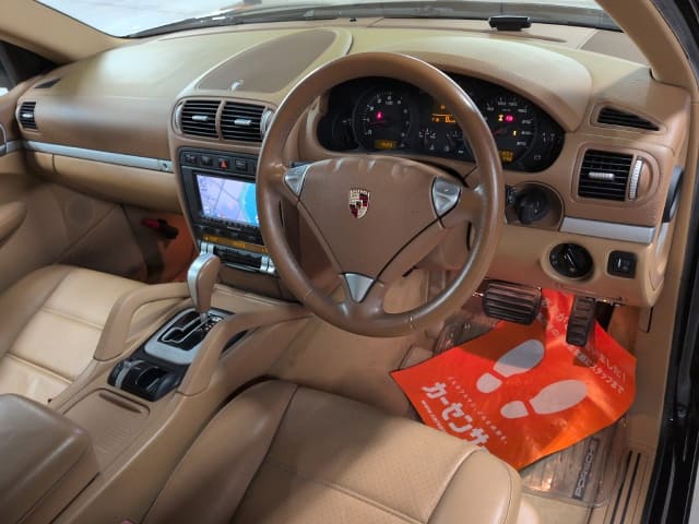 Porsche Cayenne thumbnail 3