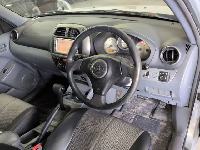 TOYOTA RAV4 thumbnail 4