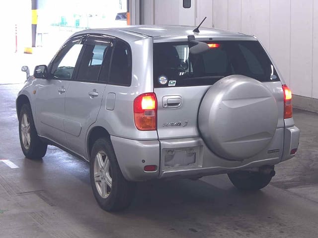 TOYOTA RAV4 thumbnail 3