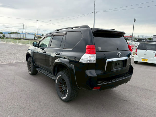 TOYOTA Land Cruiser Prado thumbnail 3