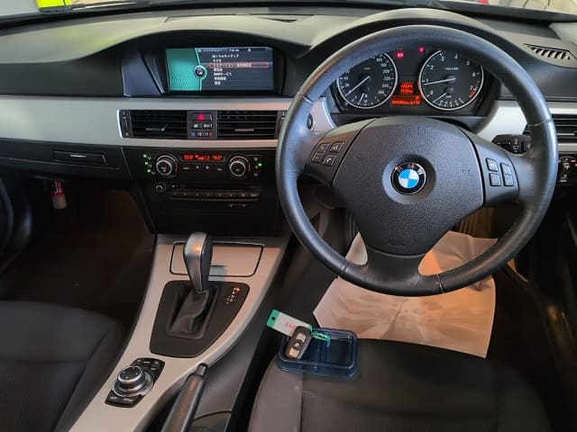 BMW 3 Series thumbnail 3