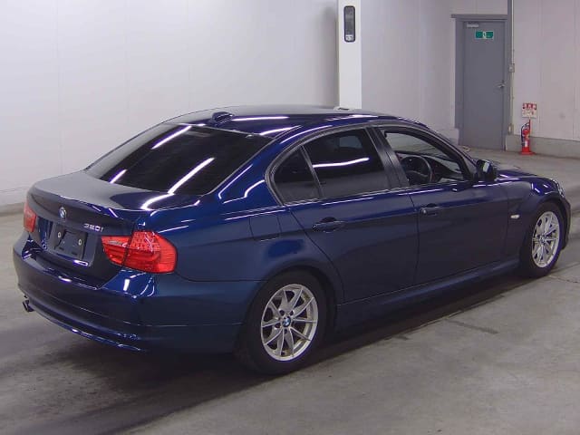 BMW 3 Series thumbnail 2