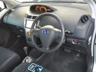 2010 TOYOTA Vitz