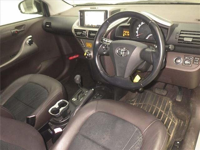TOYOTA IQ thumbnail 3