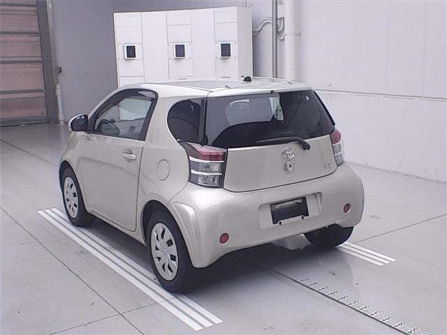 TOYOTA IQ thumbnail 2