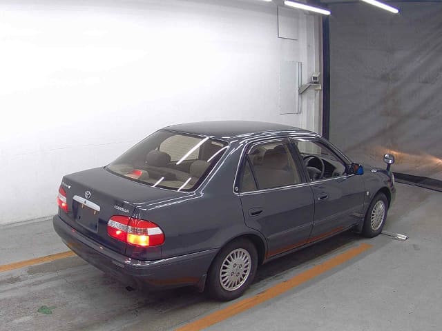 TOYOTA Corolla Sedan thumbnail 2