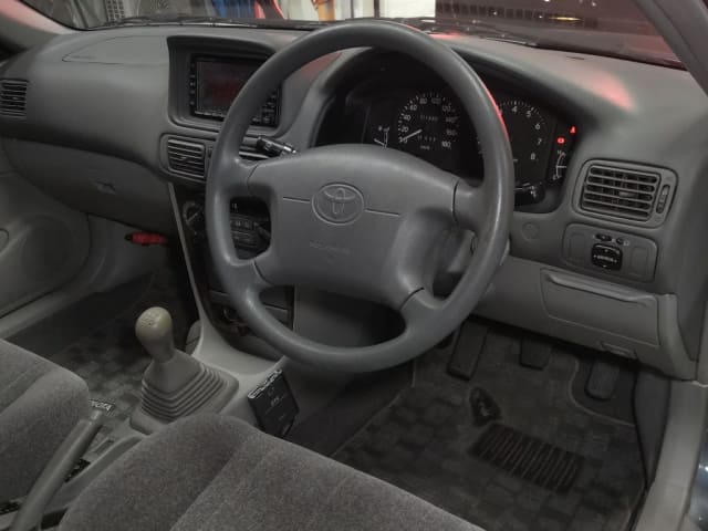 TOYOTA Corolla Sedan thumbnail 4