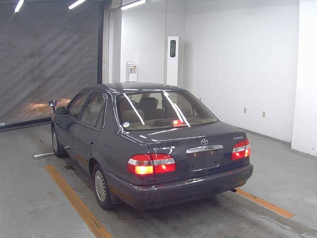 TOYOTA Corolla Sedan thumbnail 3