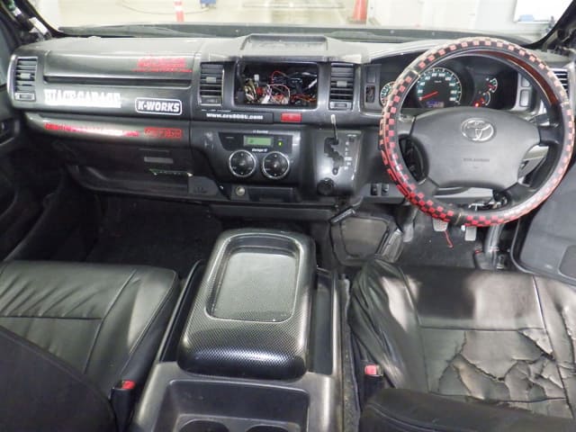 TOYOTA Hiace Van thumbnail 3