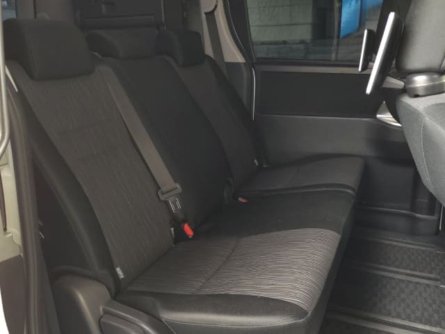TOYOTA Voxy thumbnail 6