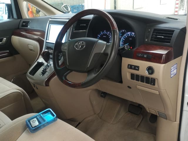 TOYOTA Alphard thumbnail 3