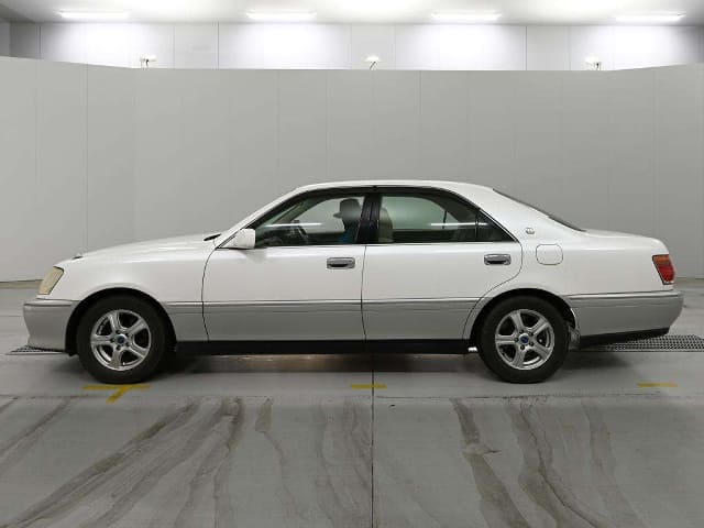 TOYOTA Crown thumbnail 4