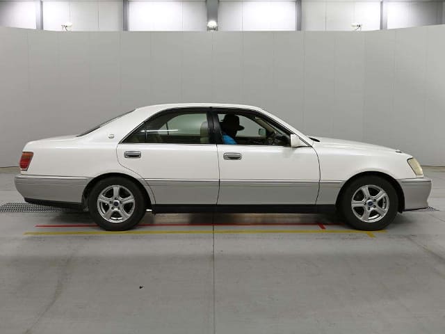 TOYOTA Crown thumbnail 3