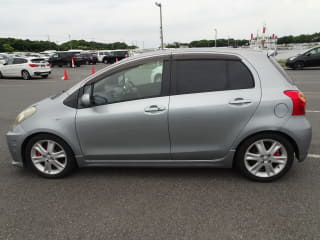 2005 TOYOTA Vitz