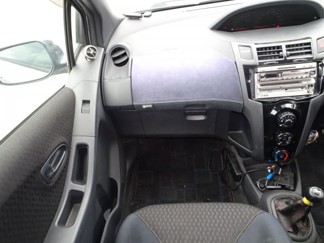 TOYOTA Vitz thumbnail 33