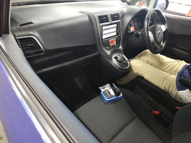 TOYOTA Ractis thumbnail 4