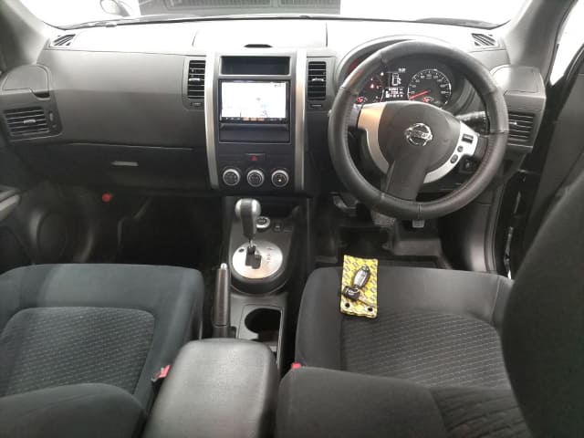 NISSAN X-Trail thumbnail 3