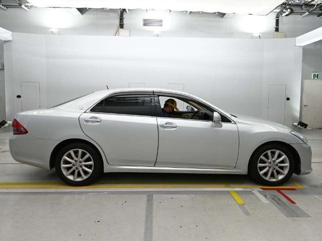 TOYOTA Crown thumbnail 4