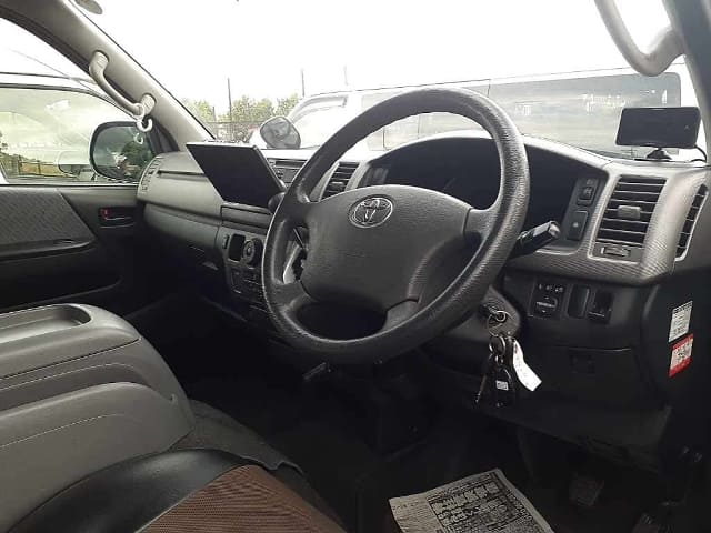 TOYOTA Hiace Van thumbnail 3