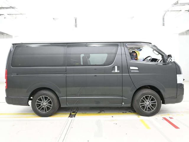TOYOTA Hiace Van thumbnail 4