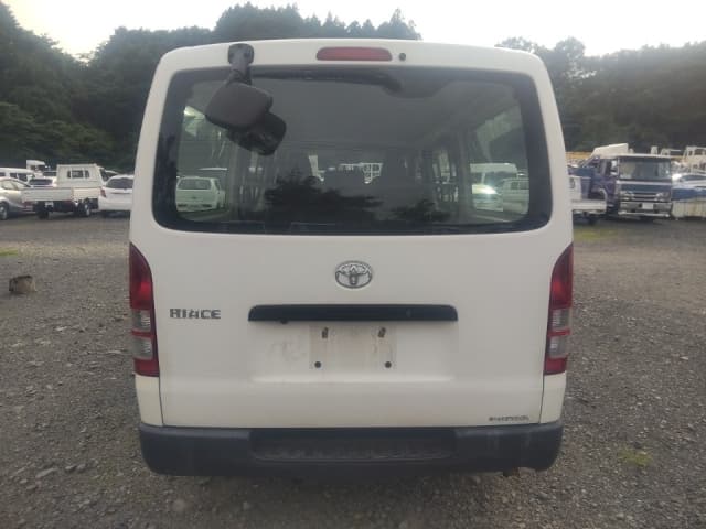 TOYOTA Hiace Van thumbnail 4