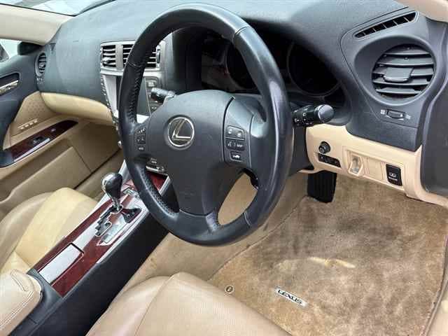 LEXUS IS thumbnail 3