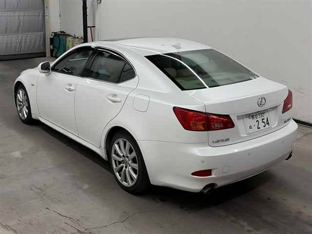 LEXUS IS thumbnail 8